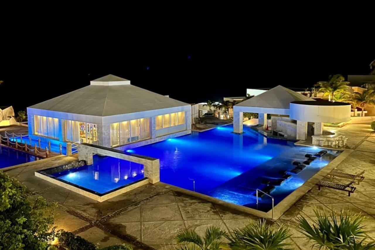 Solymar Beach Condos Cancún Eksteriør billede