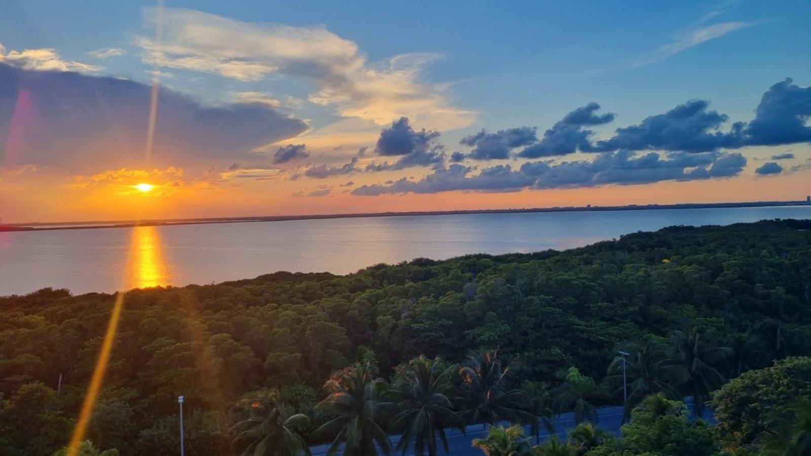 Solymar Beach Condos Cancún Eksteriør billede