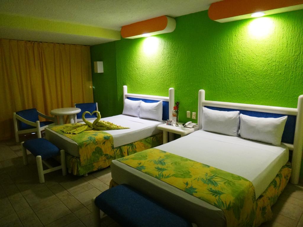 Solymar Beach Condos Cancún Eksteriør billede